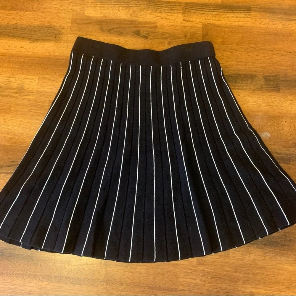 Loft skirt women’s XS black white stripe knit mini